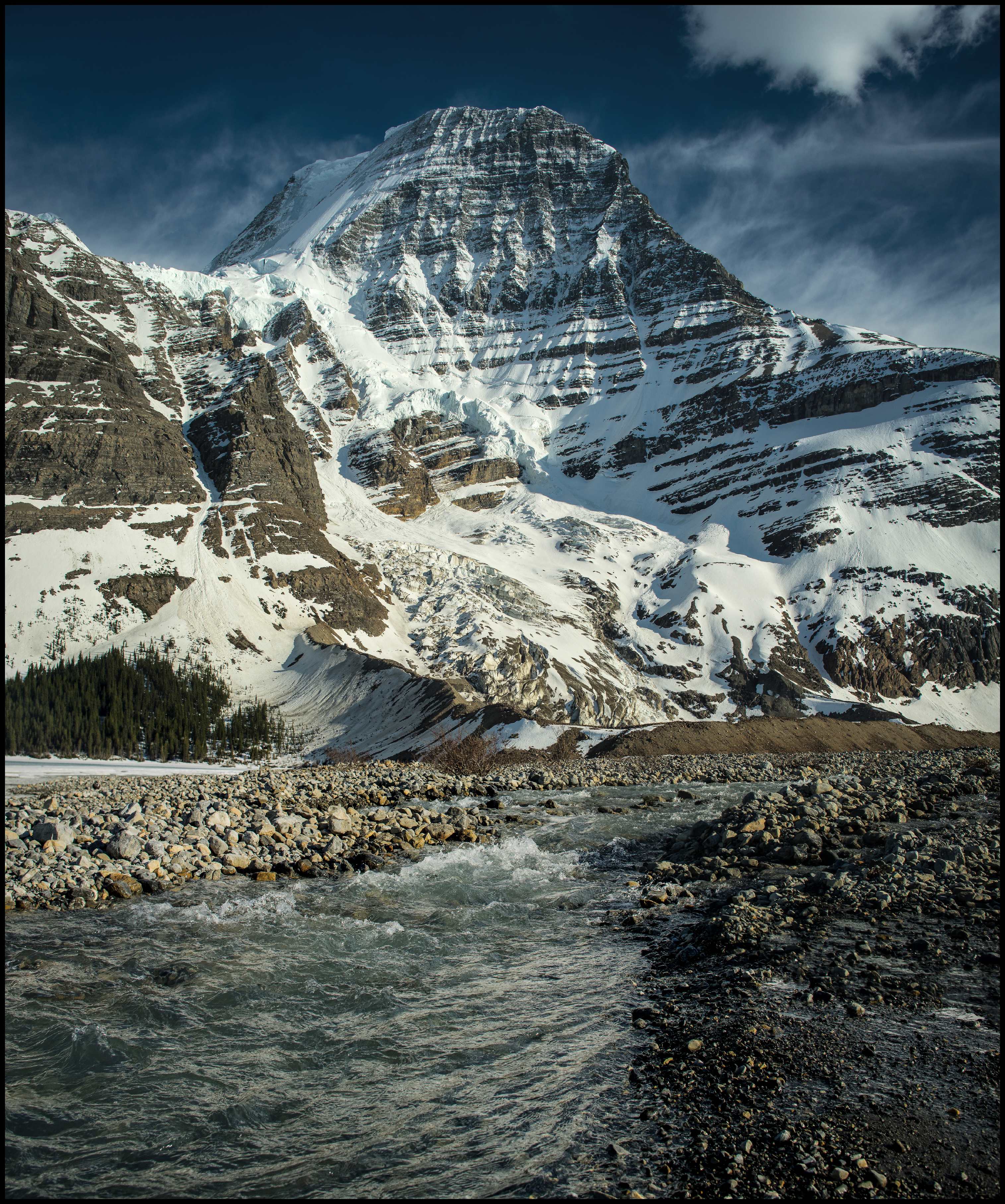 Catching the afternoon sun at Berg Lake / Berg lake pebble beach at Marmot campsite Sony A7 / Canon FD Tilt Shift 35 2.8