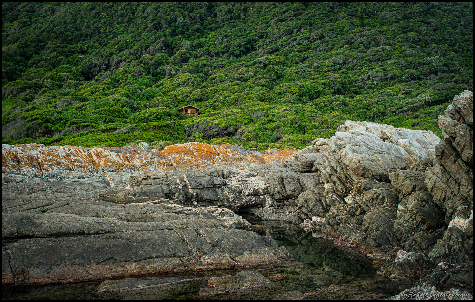 Ngubu huts: rockpools to cool down are only a stroll down the path