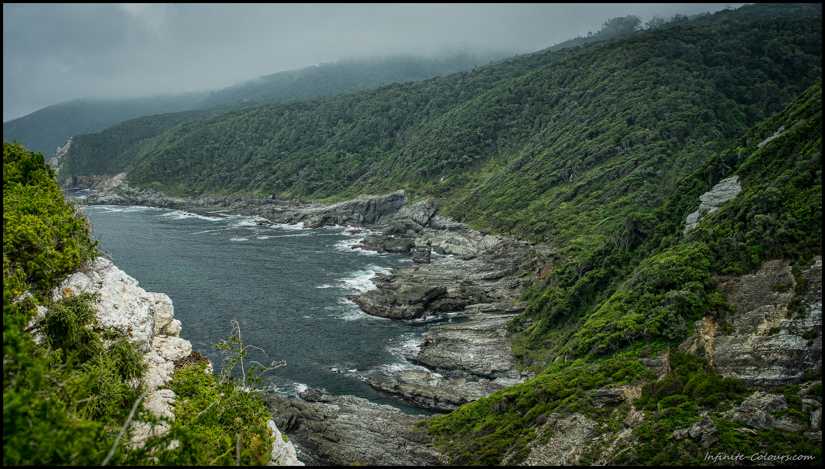 Skilderkrans is a massive outcrop of quartzite and provides an interesting view down the rugged Tsitsikamma coast