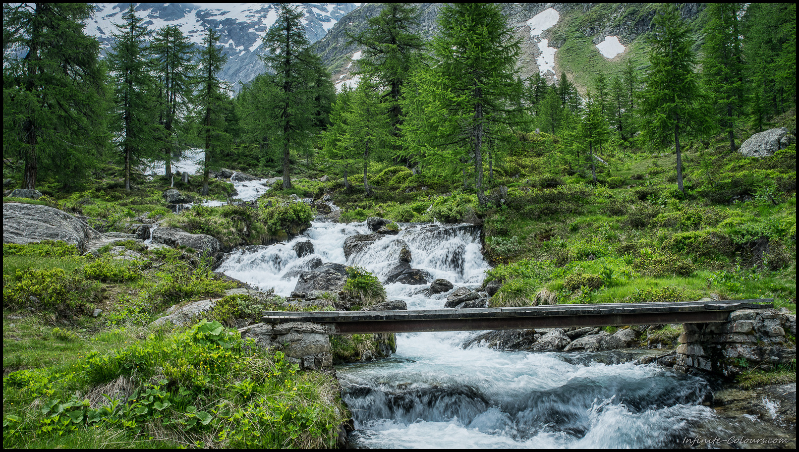 The Mässerbach rushes down to the village of Fäld