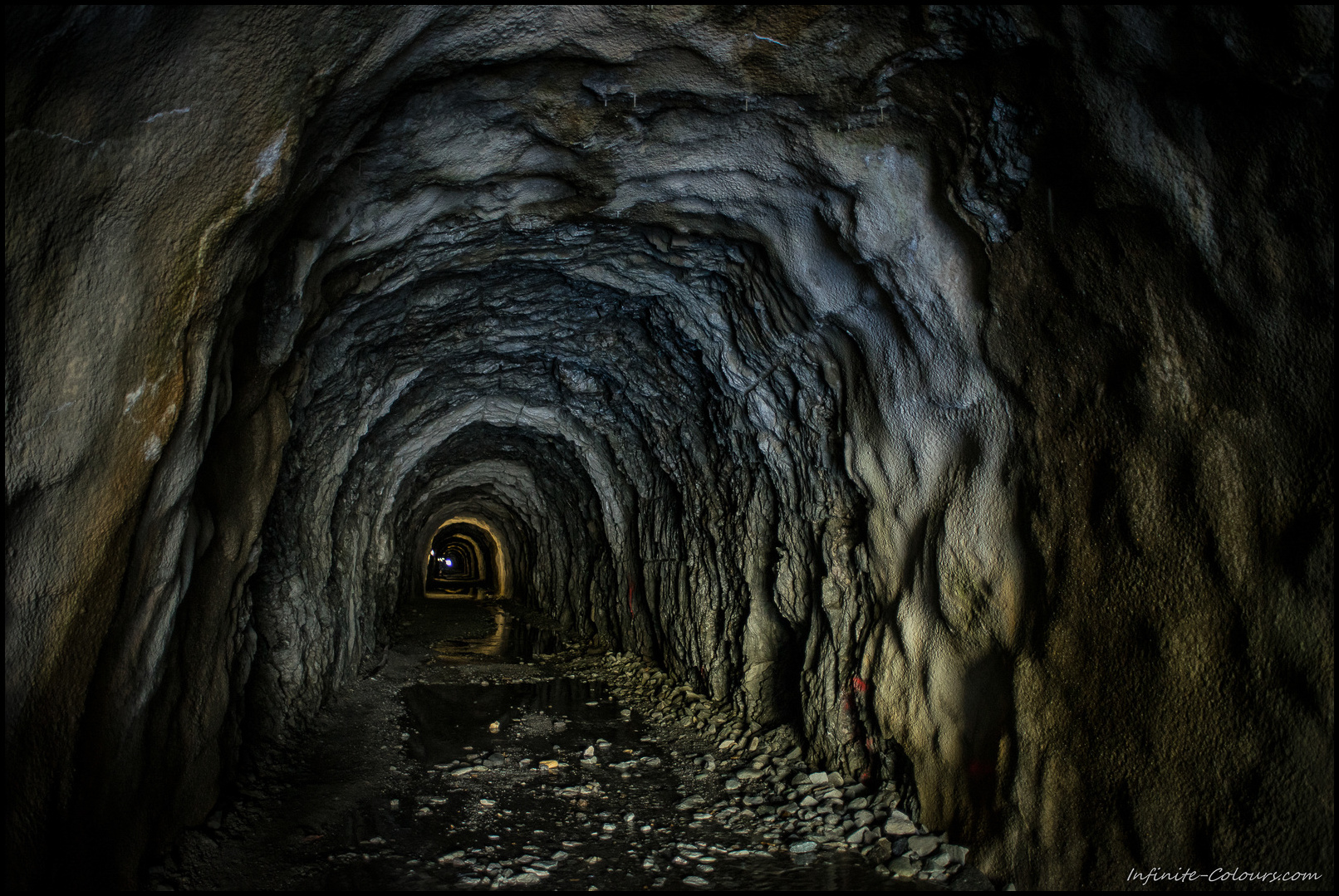 The slightly spooky and very wet, cold and never ending Tälligrattunnel