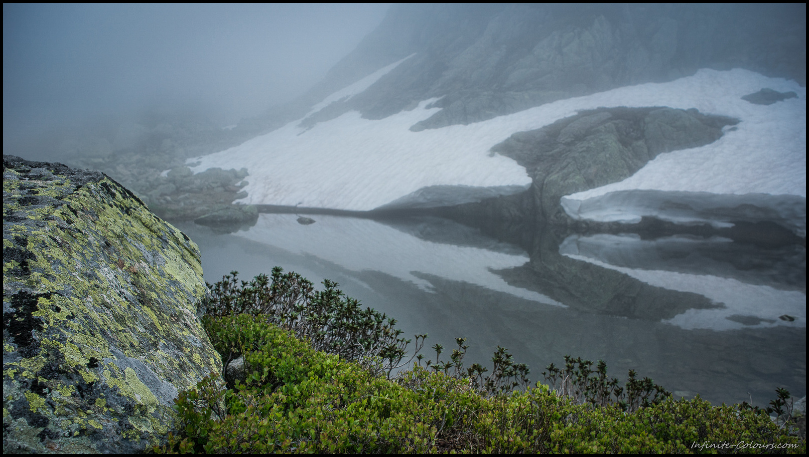 Fog creeps around the tarns between Seebodensee and Tierberg II