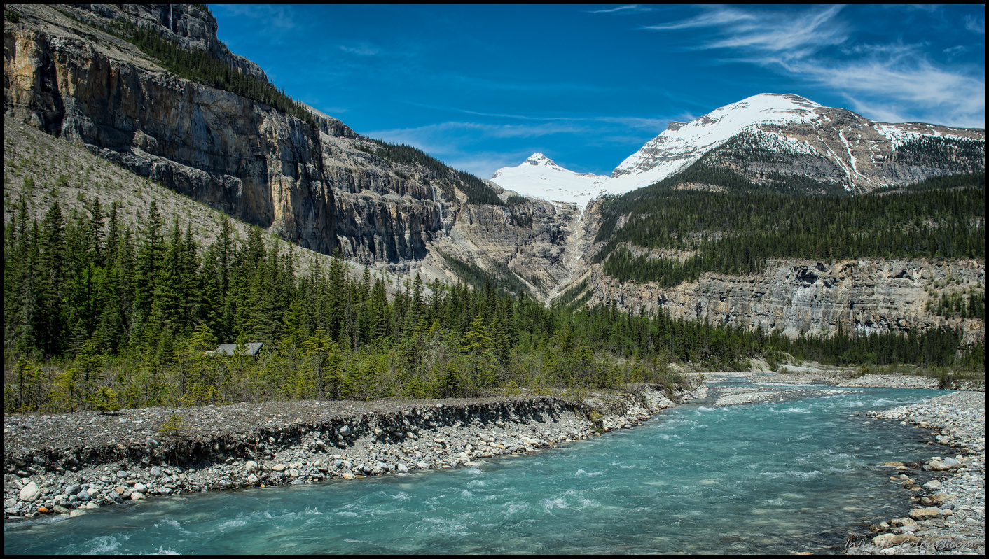 Valley of 1000 waterfalls on Berg Lake Trail