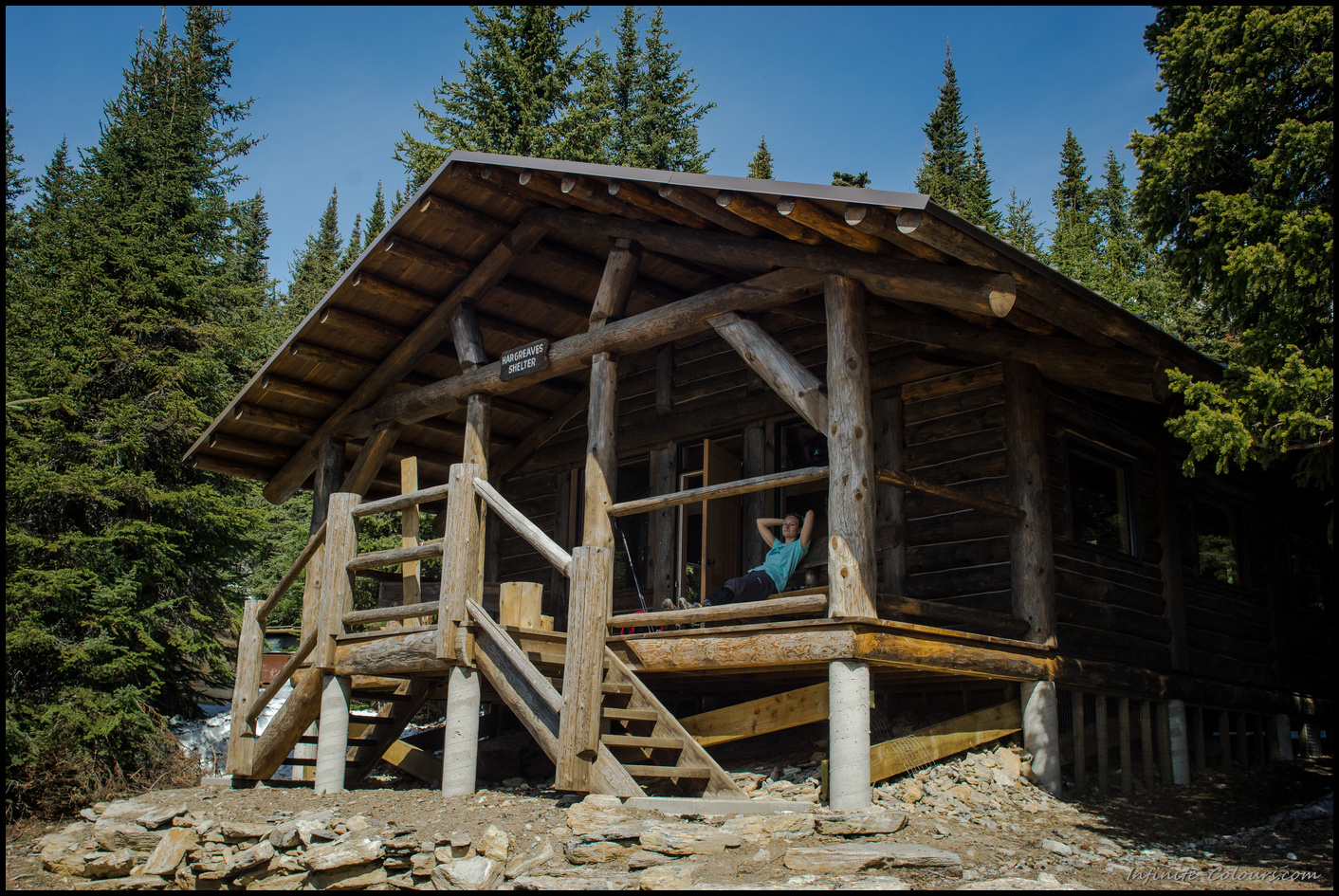 Enjoying the excellent new hut at Berg Lake campsite