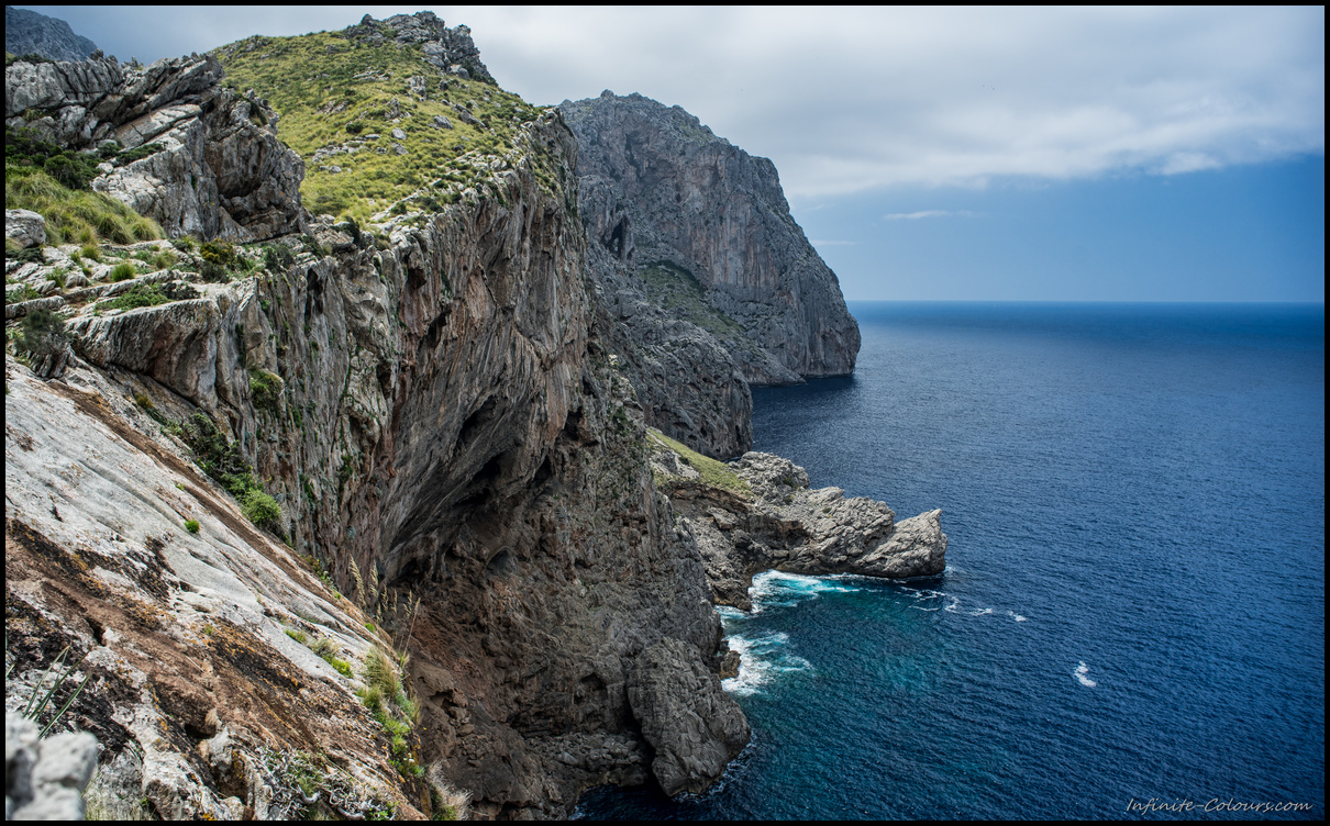 Huge vertical drop at the cliffs of Ses Fel-les and Caleta D'Ariant, Torrent de Mortitx