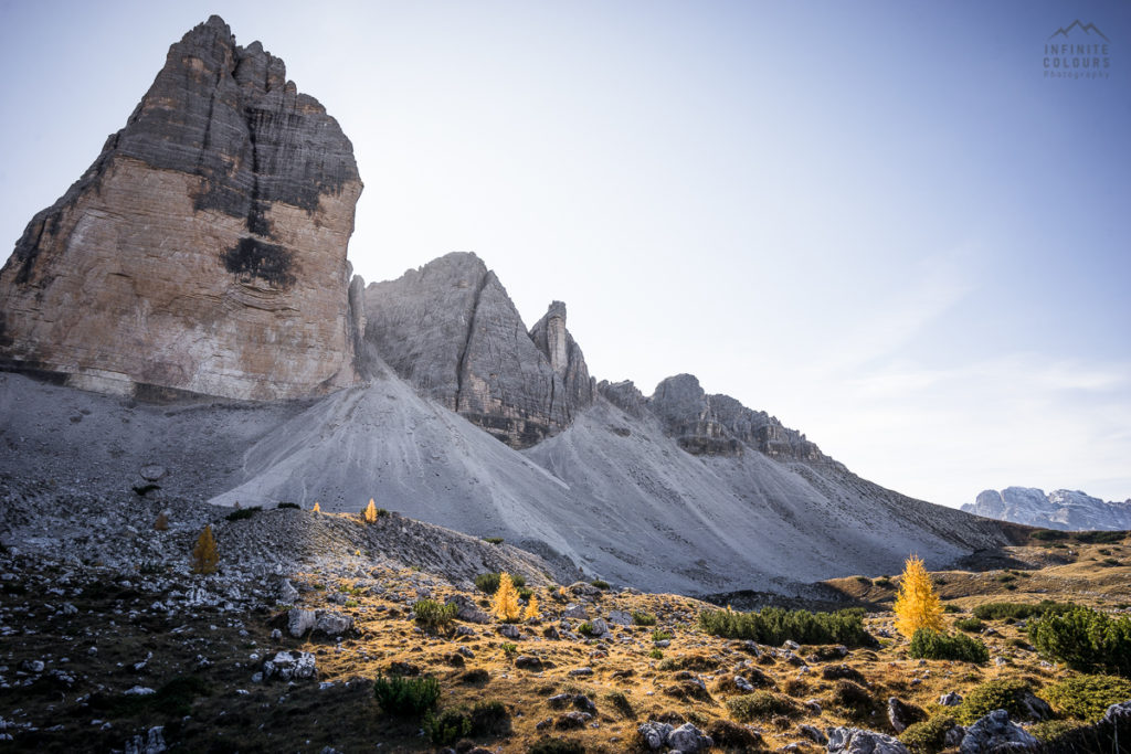 Goldener Herbst in den Dolomiten - Lärchen vor Sasso di Landro, Cima Ovest, Cima Grande - Tre Cime di Lavaredo pandscape photography gegenlich sunstars Sony A7