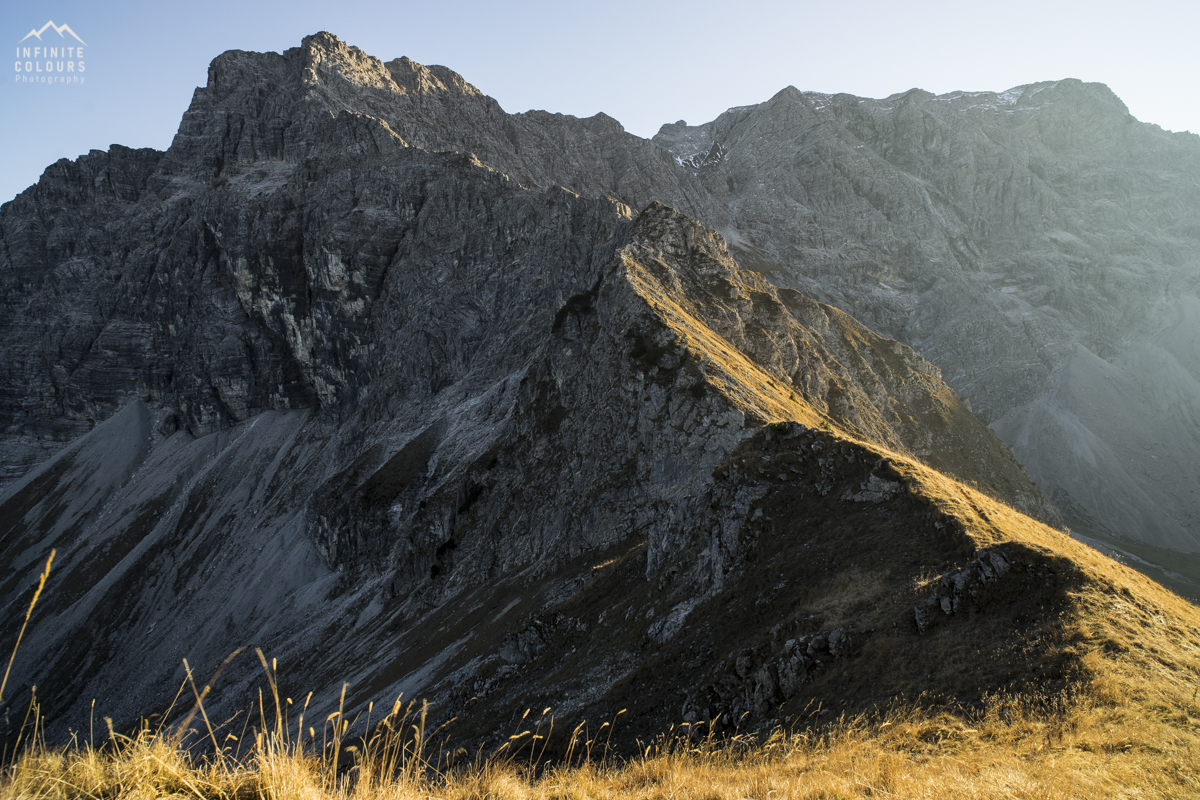 Kleiner Daumen Daumengrat Hasenecksattel Auf der Schneid im Herbstlicht Alpen Oktober November Landschaftsfotografie Allgäu Hindelanger Klettersteig Mountainbike