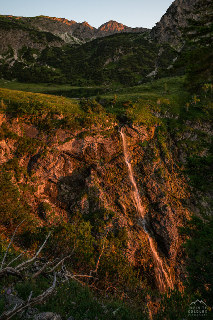 Gaisalpsee Wasserfall Sonnenuntergang Gaisalpfall Gaisalpfälle Allgäu Landschaftsfotografie Wasserfall Allgäu Abendrot Sommer Oberstdorf Wanderung Rubihorn Gaisalphorn Sommer See Allgäu Fotografie Allgäuer Hochalpen