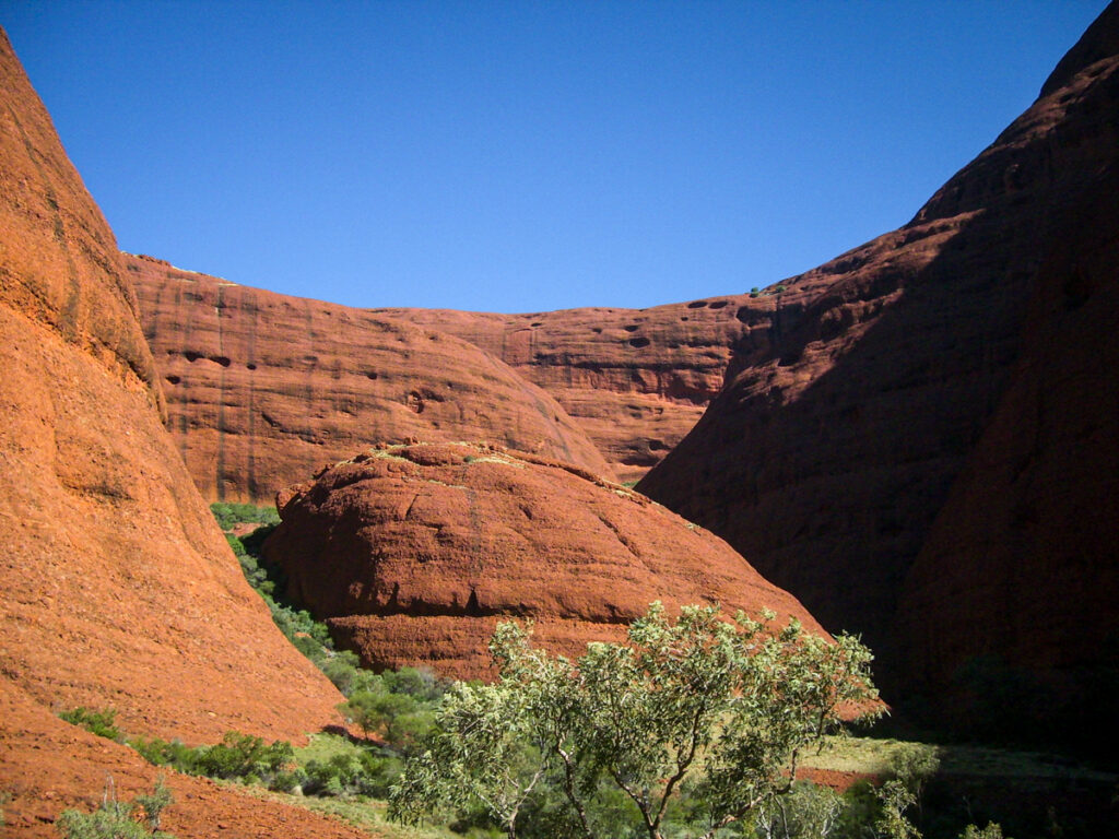 Uluru Kata Tjuta trekking australia red centre landscape photography