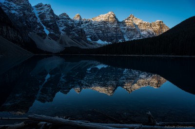 Moraine Lake sunrise Banff National Park, Canada photography fotografie Sony A7 Olympus OM 24mm 2.8